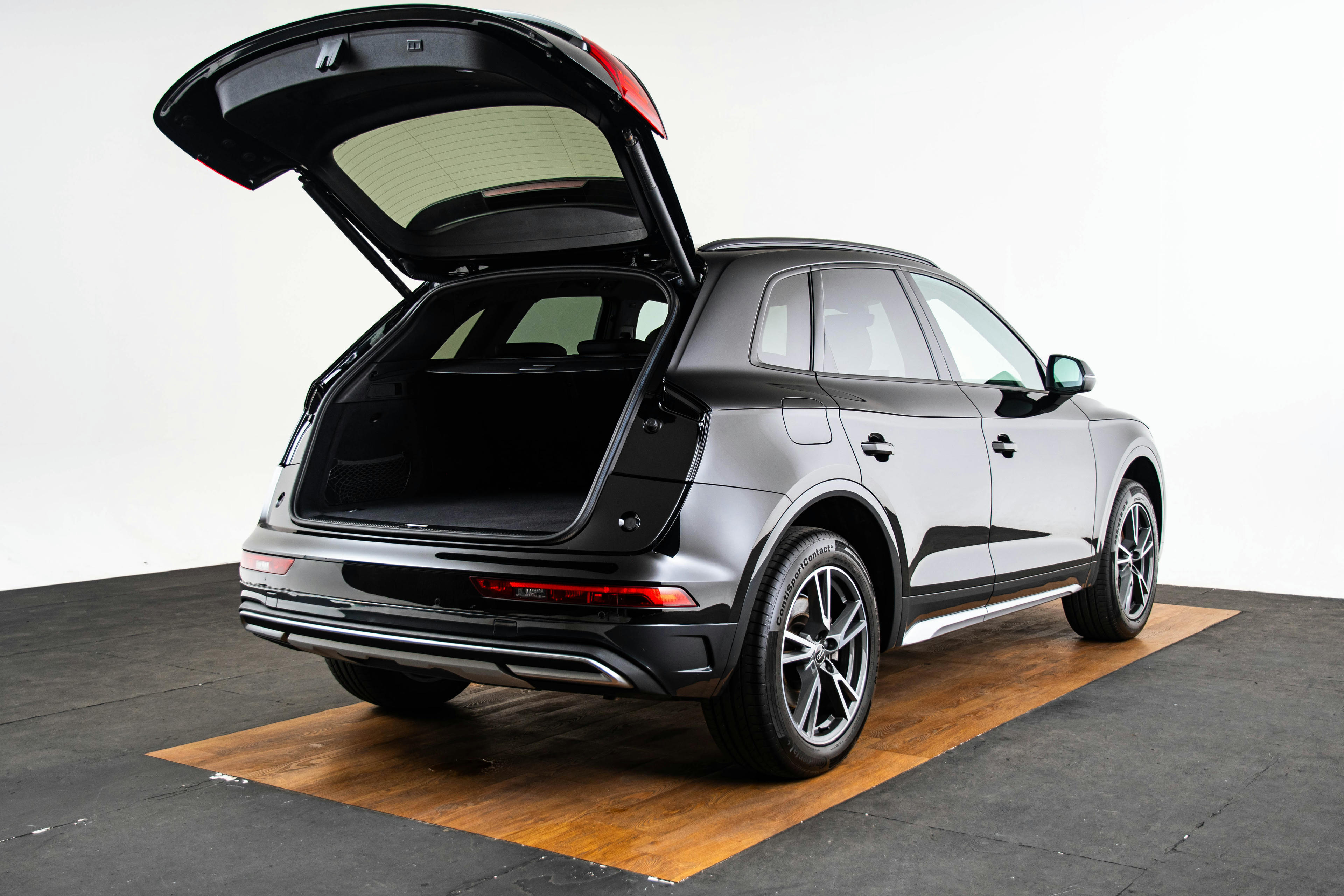 Car image 14