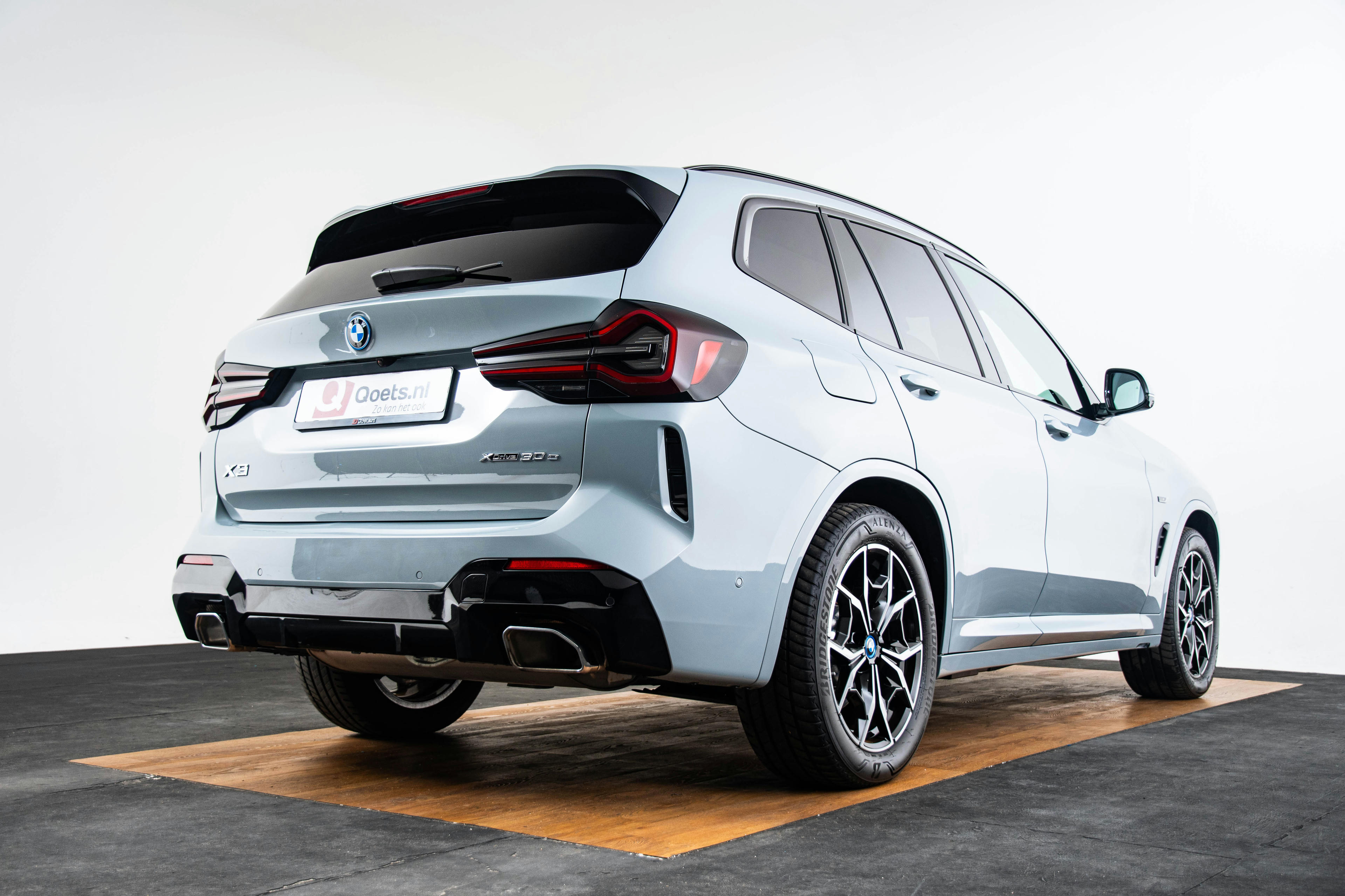 Car image 14