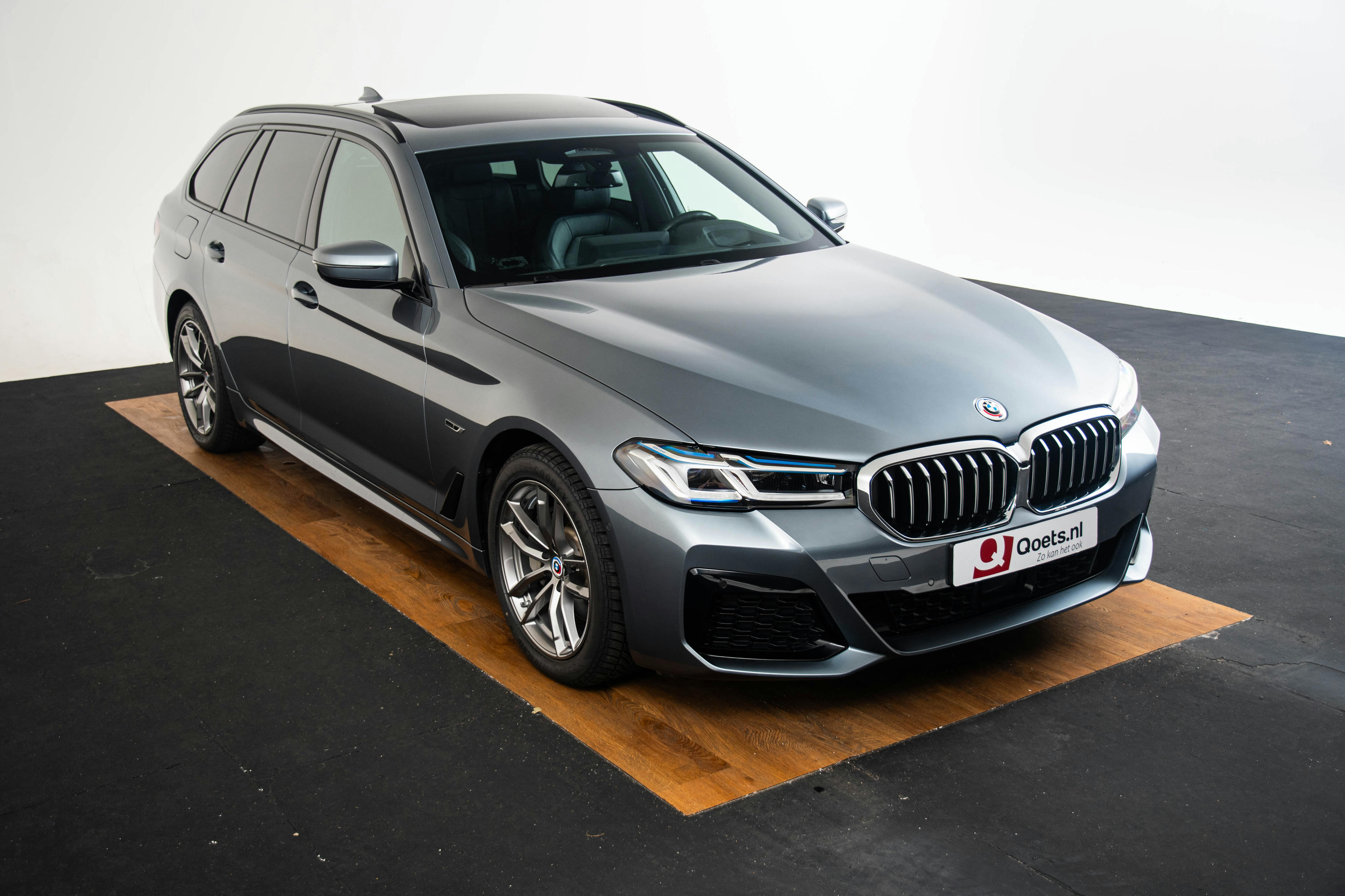 Car image 12