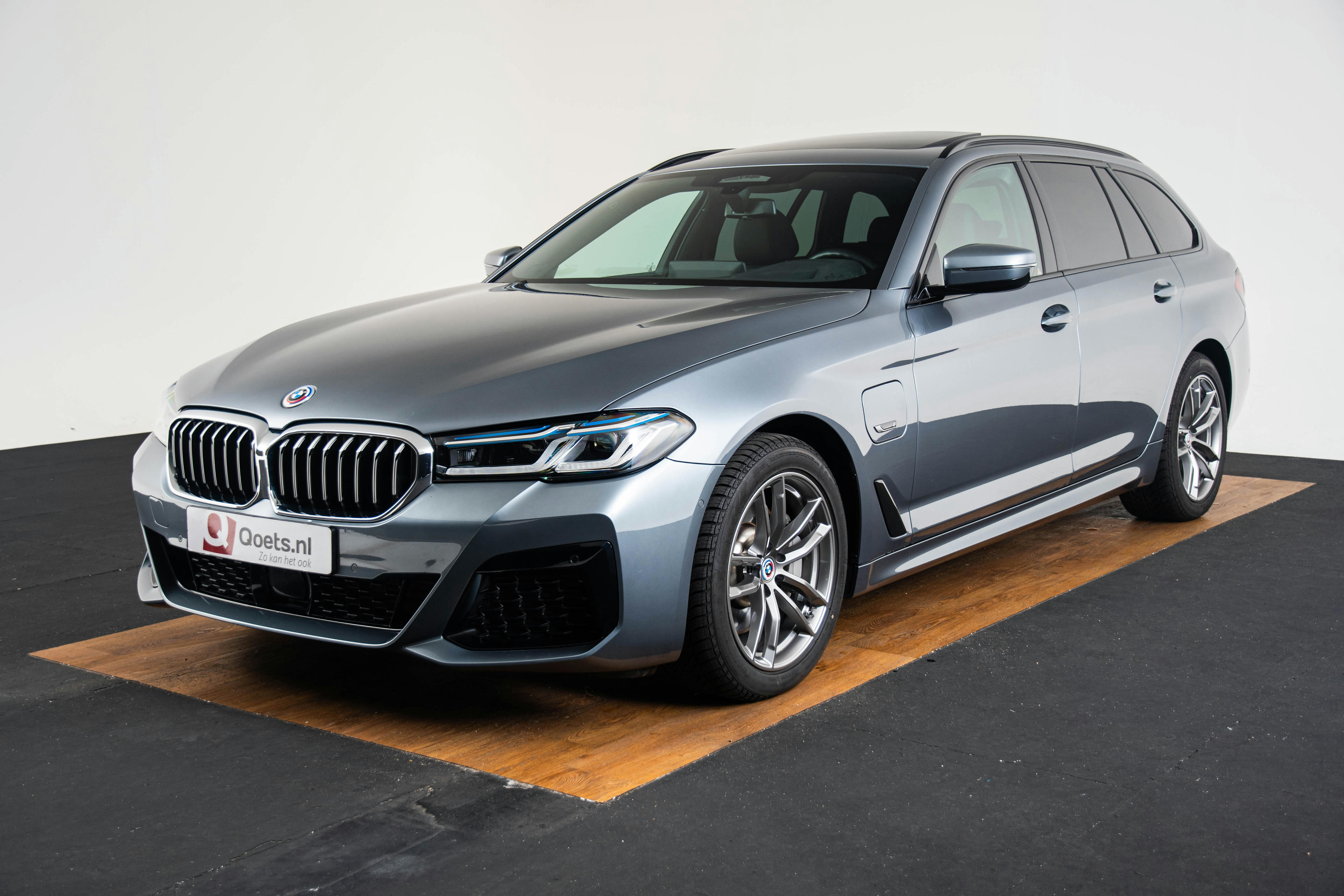 Car image 15