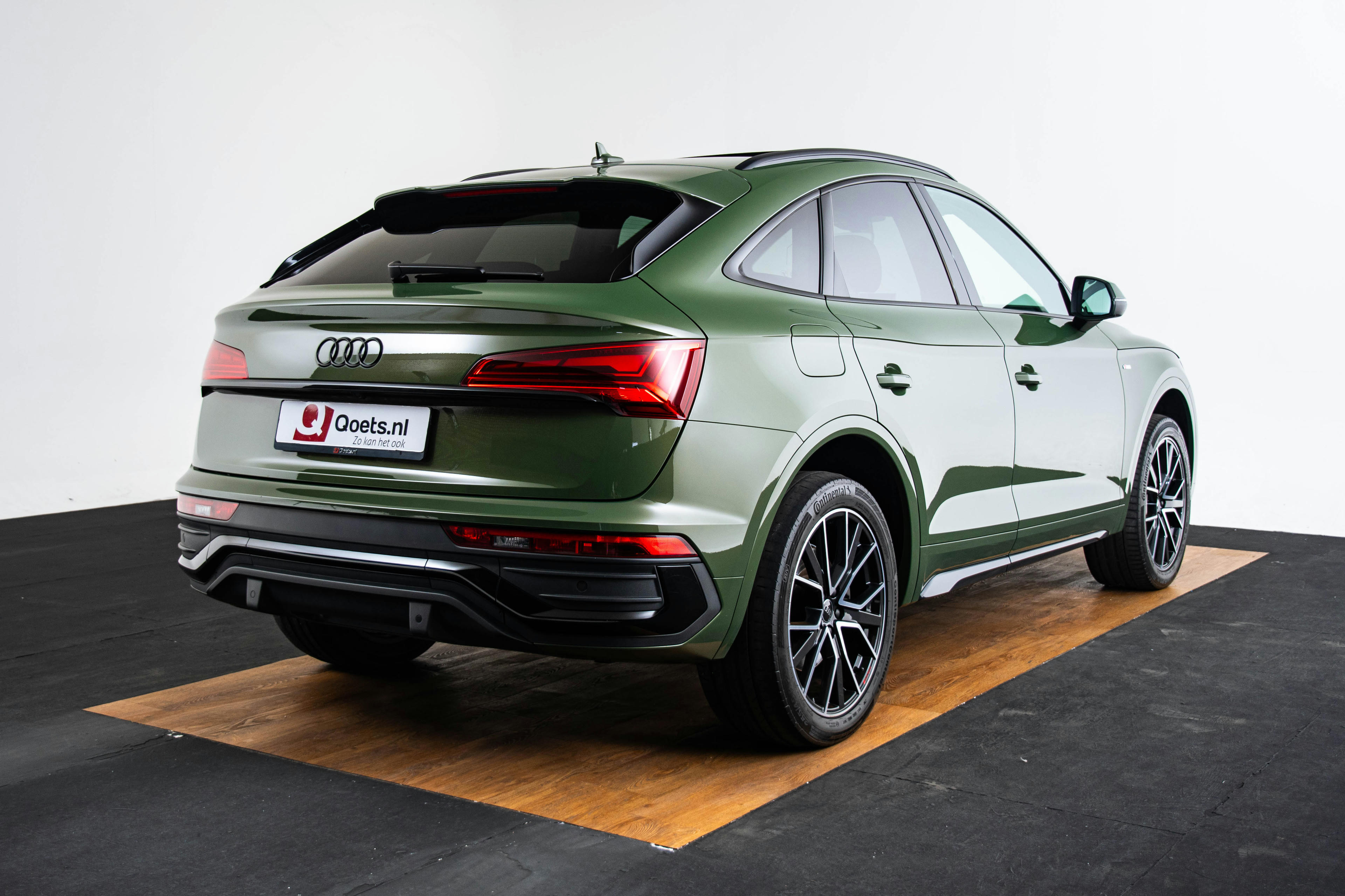 Car image 15
