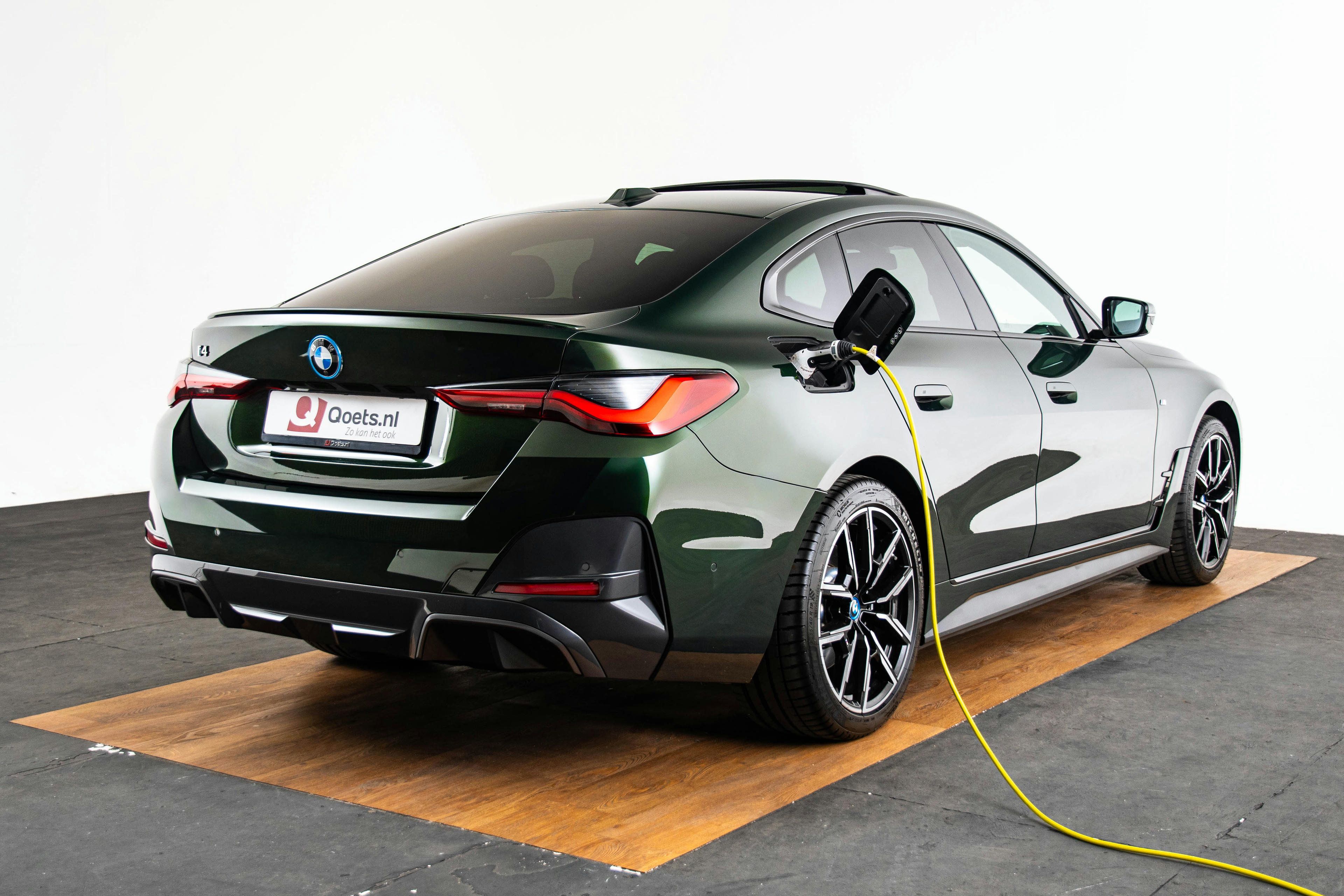 Car image 15