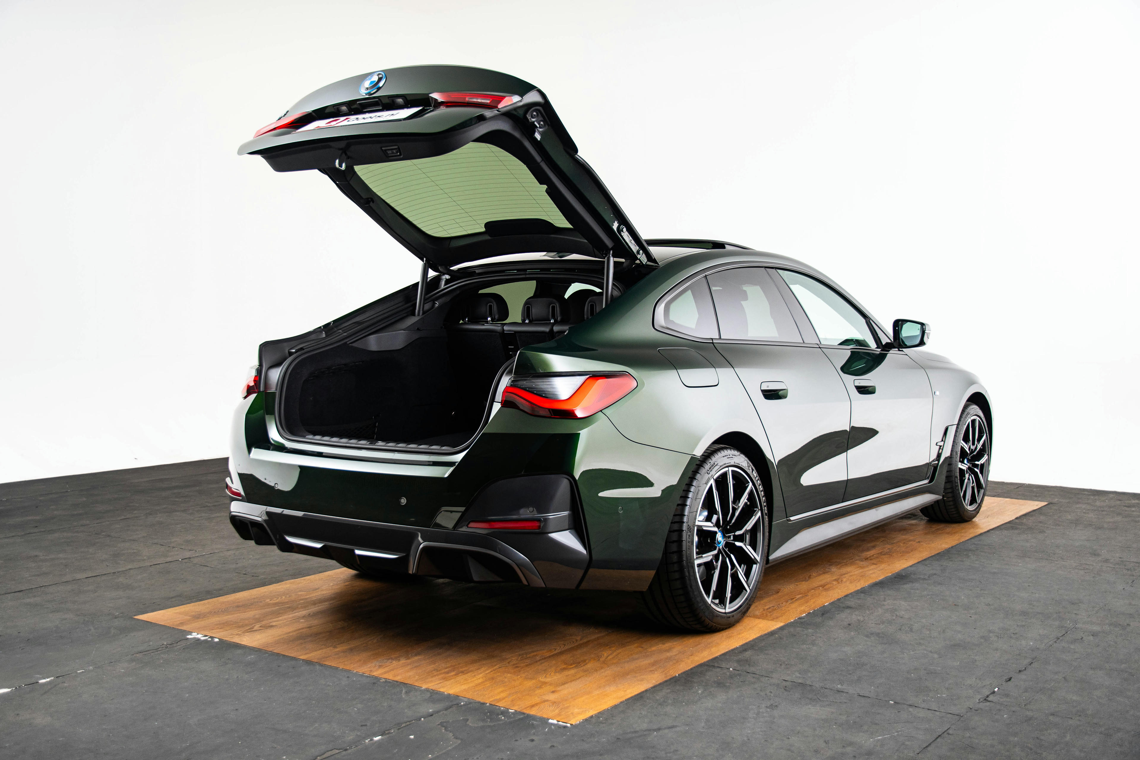 Car image 16
