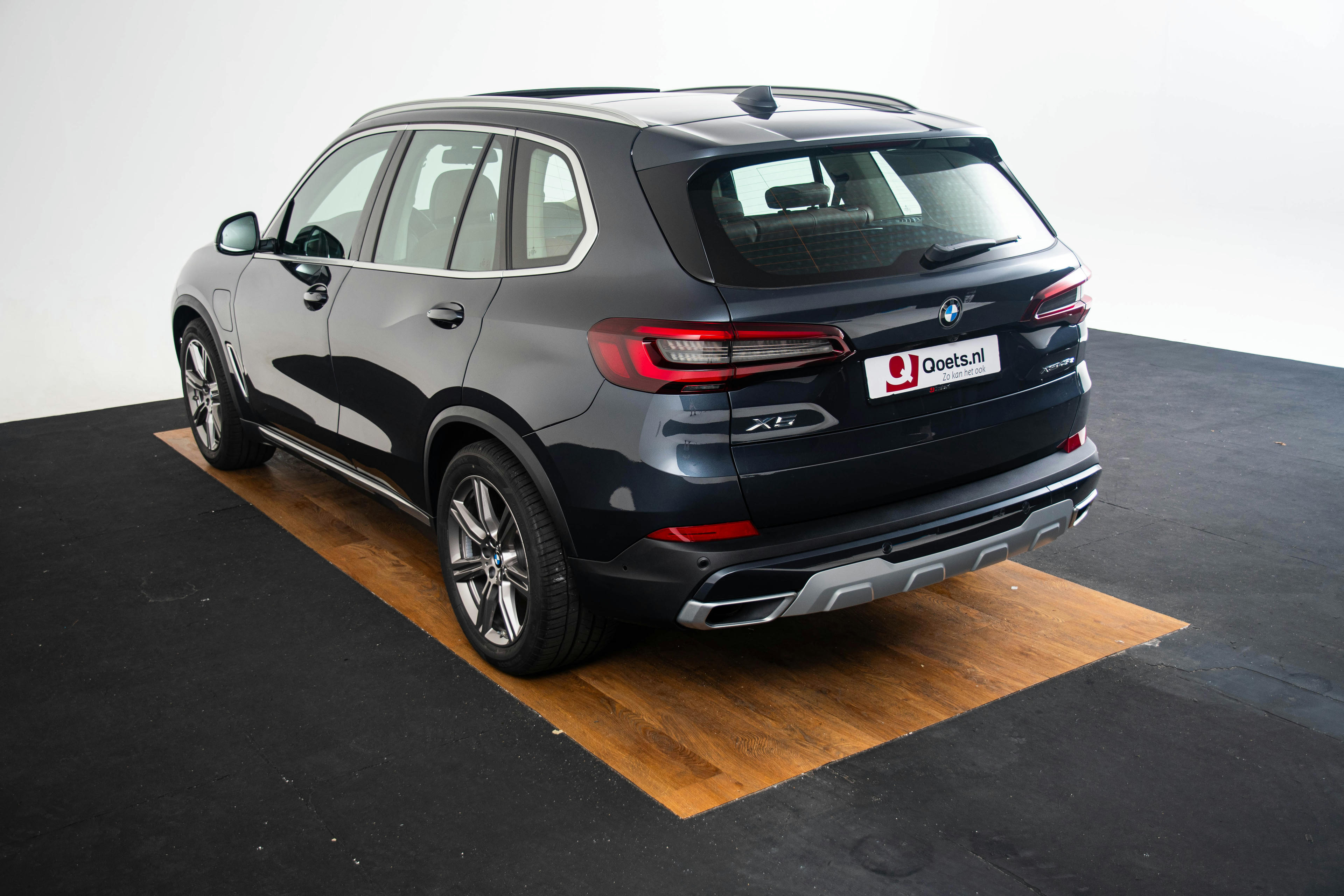 Car image 13