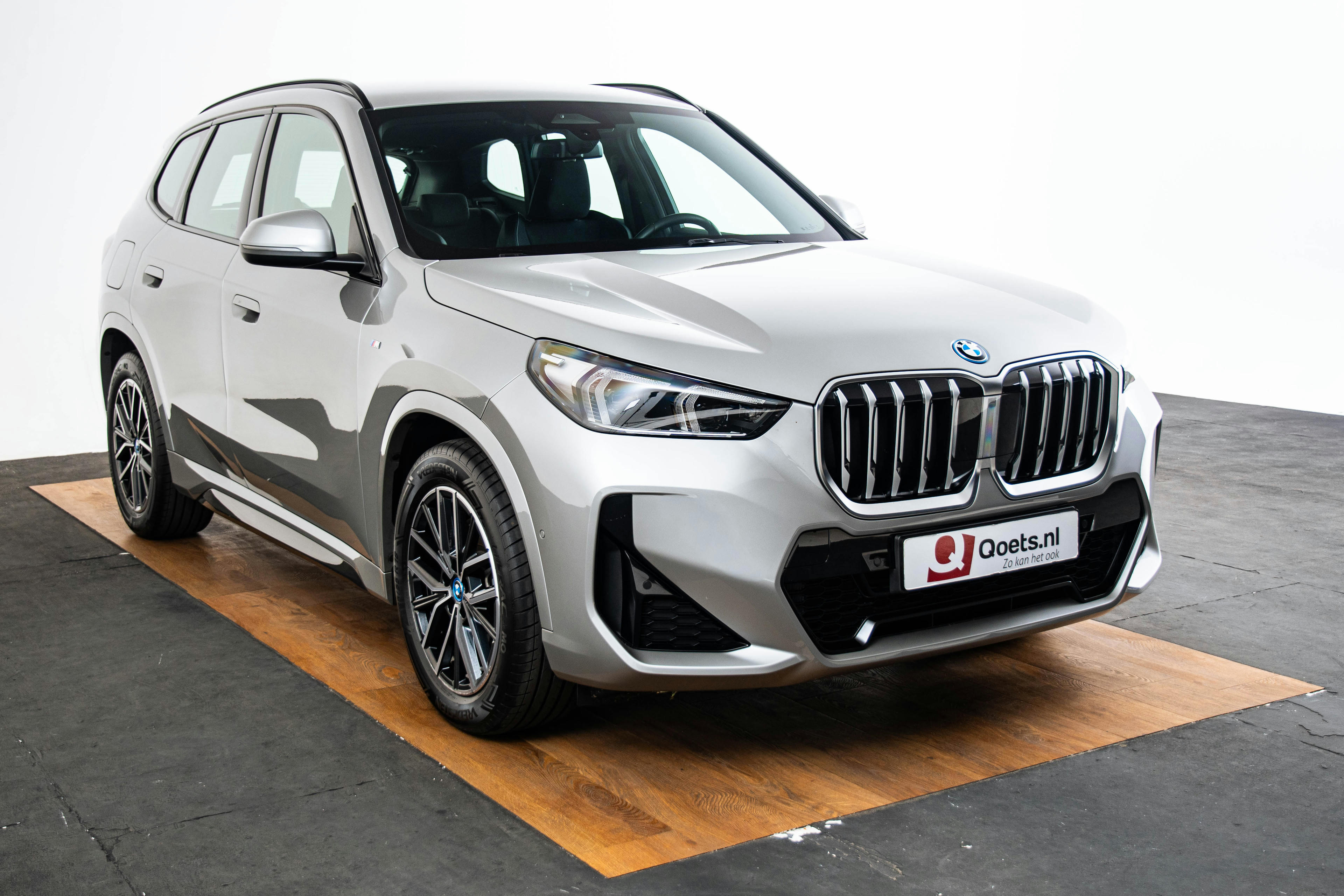 Car image 13