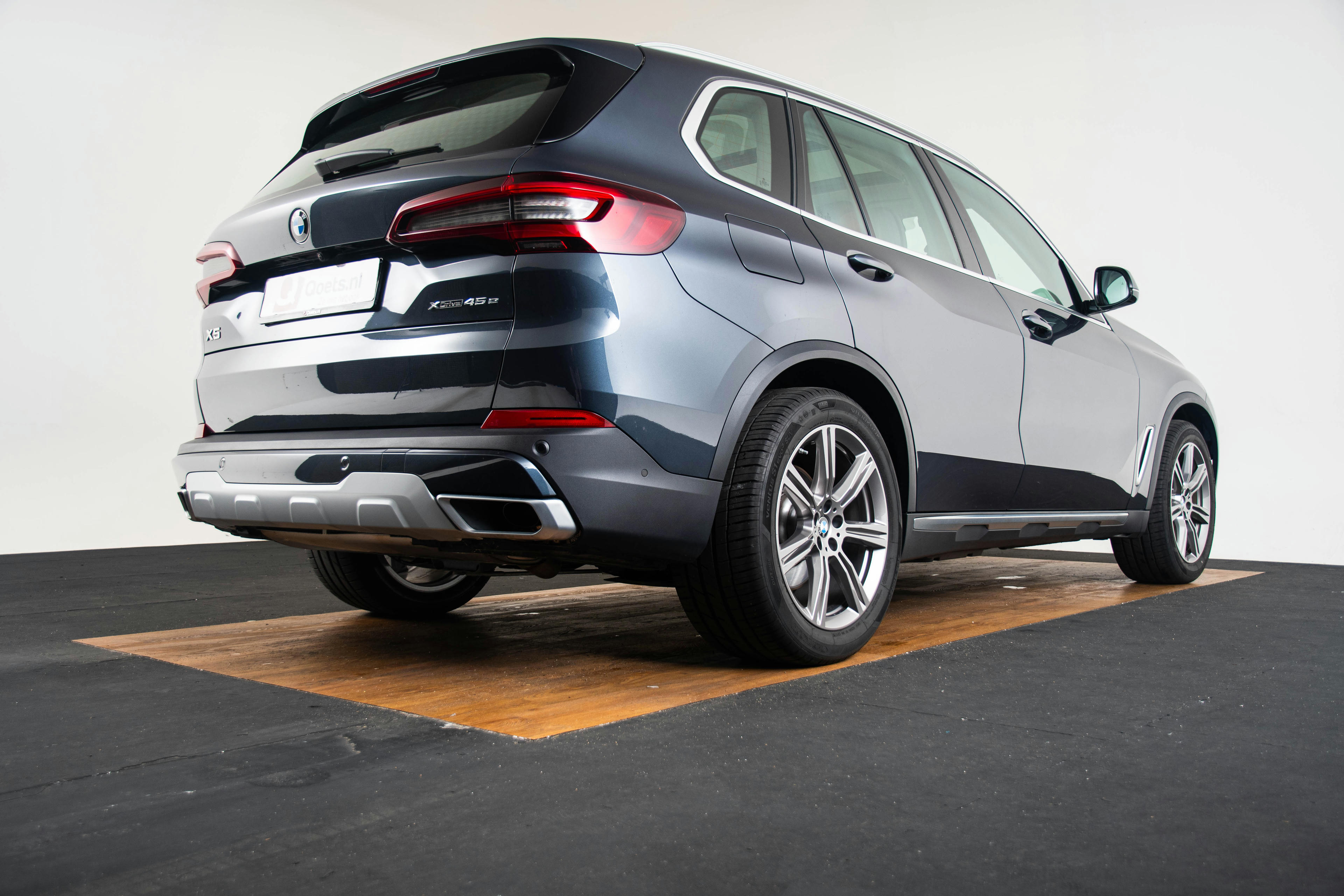 Car image 15