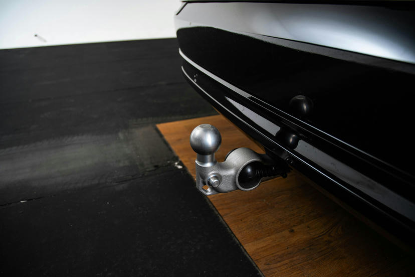 Trekhaak met semi elektrisch inklapbare kogel, 13-polig