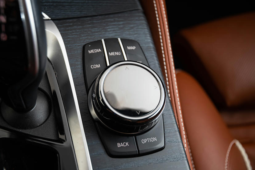 Keramische afwerking voor bedieningselementen