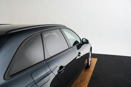 Getint glas vanaf de b-stijl