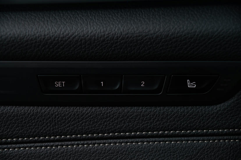 Massagefunctie voor beide voorstoelen