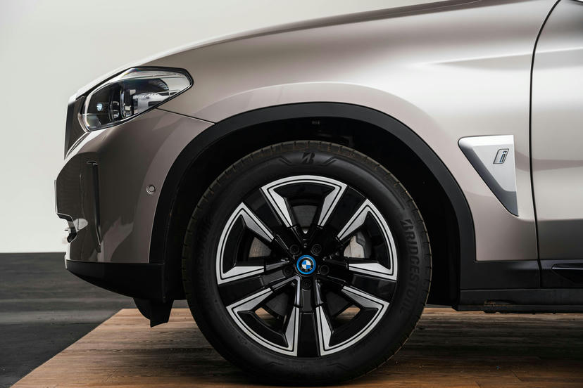 19 inch lichtmetalen wielen met aerodynamisch design (styling 842) in Bicolor Jet Black.