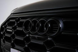 Optiekpakket zwart plus zwarte Audi ringen 