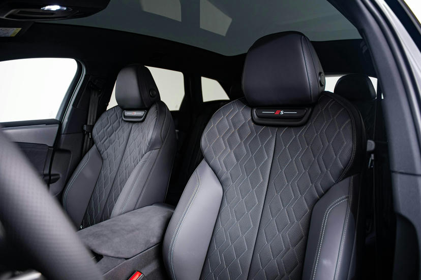 Interieur S line met sportstoelen, zwart