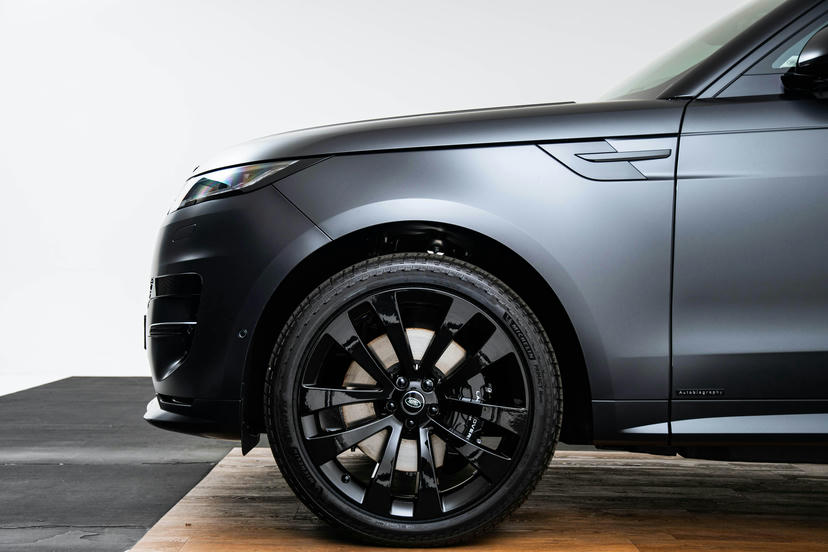 23" 'style 5135' Gloss Black