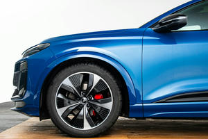 Velgen Audi Sport, 5-arm-aero, zwart metallic, glansgedraaid, verdonkerd, 21"