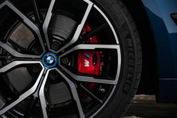 M Sportremsysteem, hoogglans rood