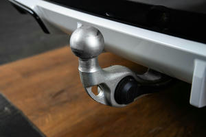 Trekhaak met elektrisch wegklapbare kogel