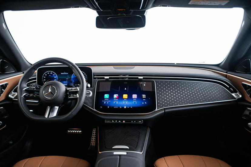  Sierelementen in openporig zwart essenhout met Mercedes pattern