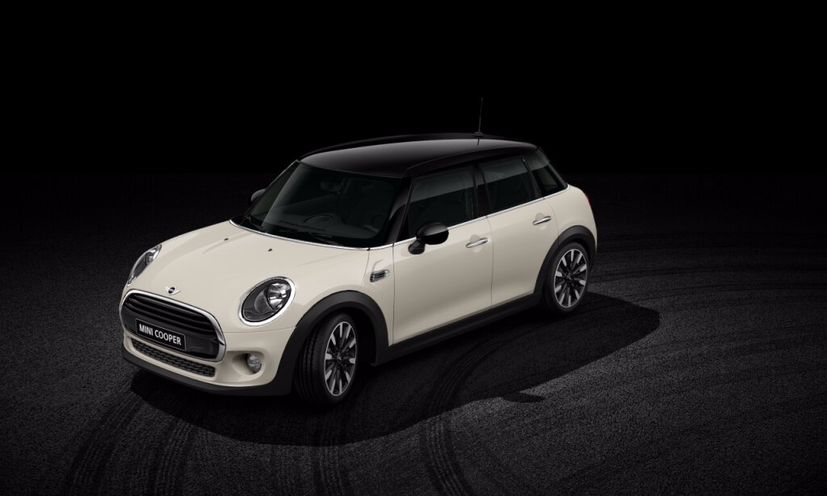 Dak en buitenspiegelkappen in zwart uitgevoerd