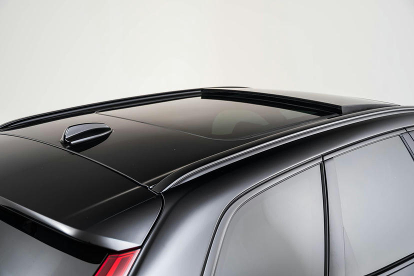 Elektrisch bedienbaar glazen panoramisch schuif-/kanteldak met elektrisch bedienbaar zonnescherm