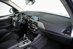 Interieurlijsten Aluminium Feinschliff met accentlijsten in Perlglanz Chrom