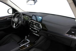 Interieurlijsten hoogglans Eiche dunkel met accentlijsten in Perlglanz Chrom