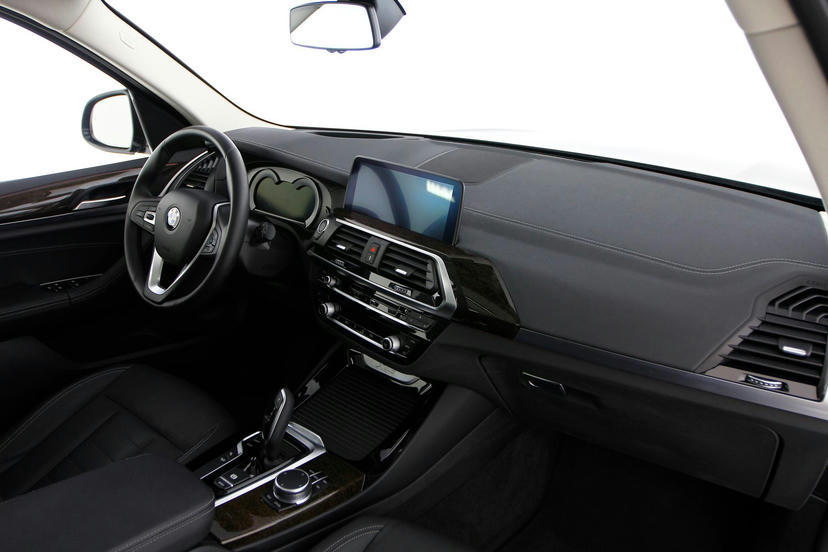 Interieurlijsten hoogglans Eiche dunkel met accentlijsten in Perlglanz Chrom