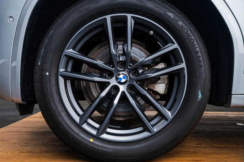 19 inch M lichtmetalen wielen dubbelspaak uitgevoerd in bicolour Ferricgrau / gepolijst (styling 698 M) 