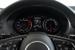 Bestuurdersinformatiesysteem met kleurendisplay