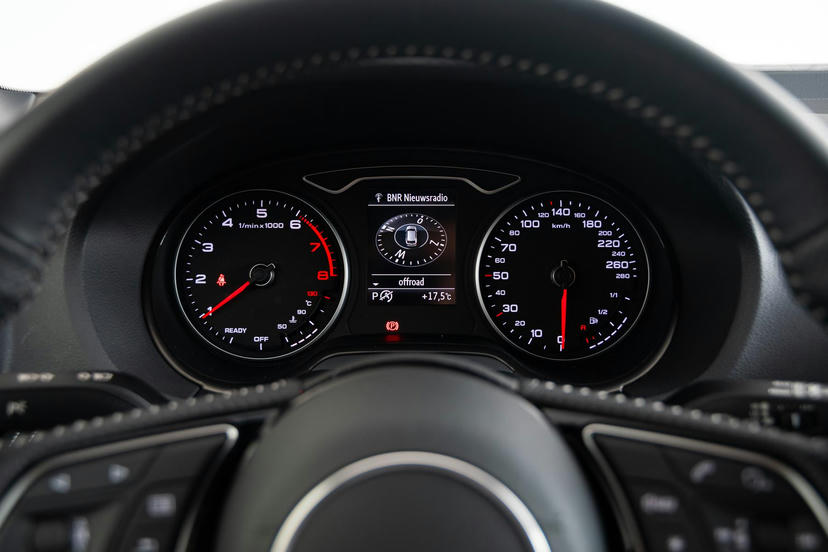 Bestuurdersinformatiesysteem met kleurendisplay