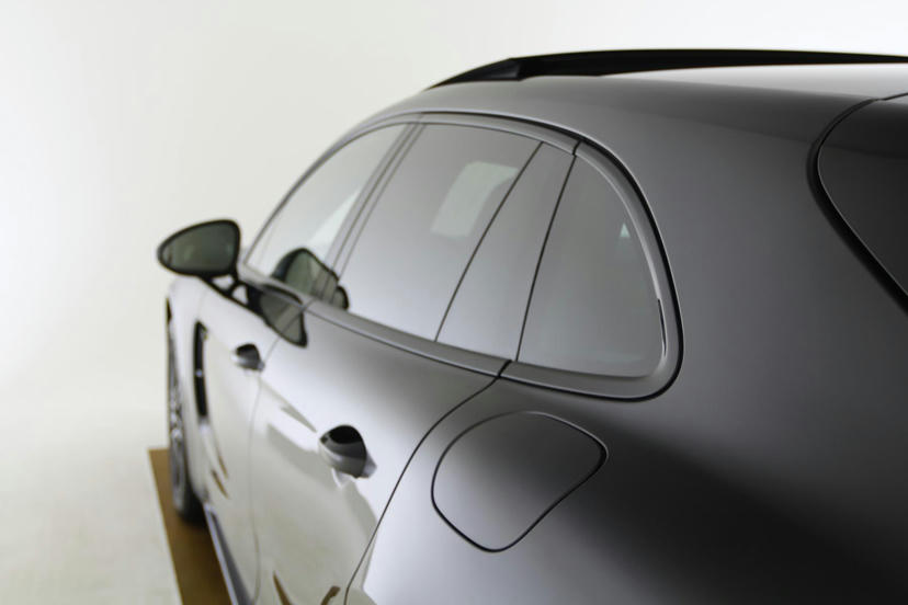 Sierlijsten rond zijruiten zwart hoogglans