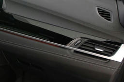 Interieurlijsten Schwarz hoogglans met Accentlijsten Pearl chroom