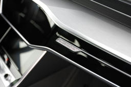 Bedieningselementen in zwart glas-optiek met haptische feedback inclusief uitgebreid alumiumium optiek