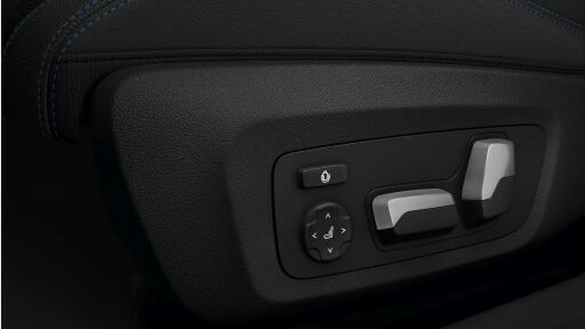 Elektrisch verstelbare lendensteunen op voorstoelen.