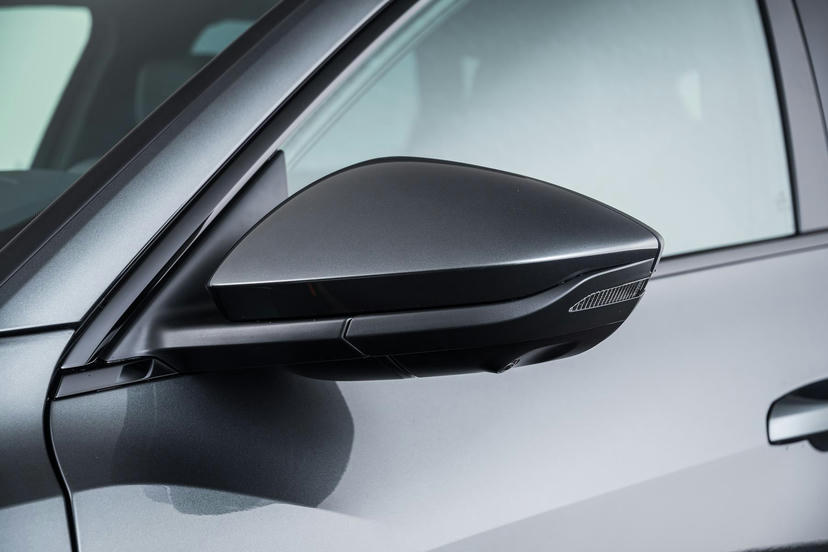 Buitenspiegels, elektrisch verstelbaar, verwarmbaar en inklapbaar, aan beide kanten automatisch dimmend met geheugenfunctie