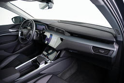 Dashboard en Interieurelementen in mono.pur