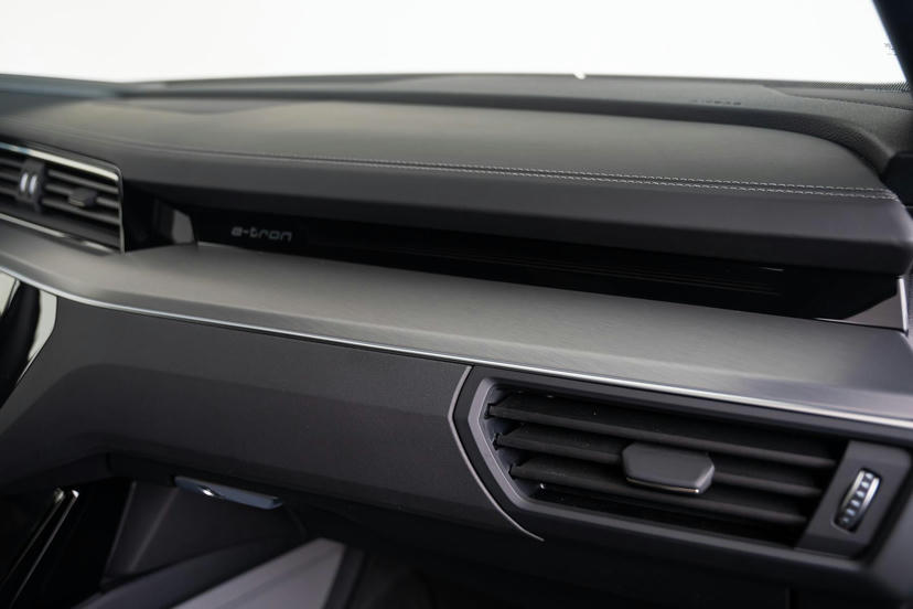 Dashboard en Interieurelementen in leder 