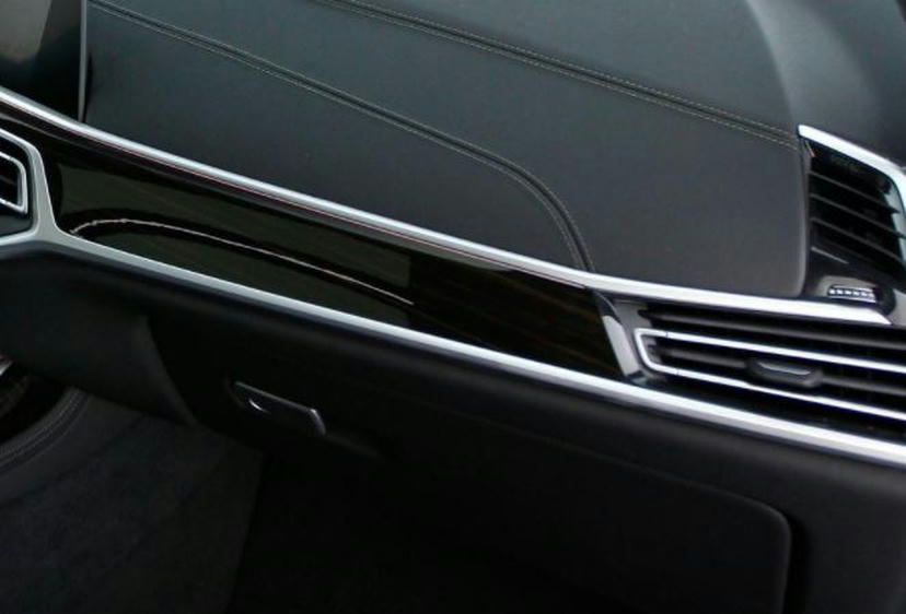 Interieurlijsten Edelhoutuitvoering 'Fineline Stripe' braun hoogglans.