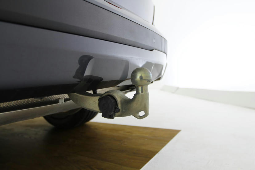 Trekhaak met elektrisch wegklapbare kogel