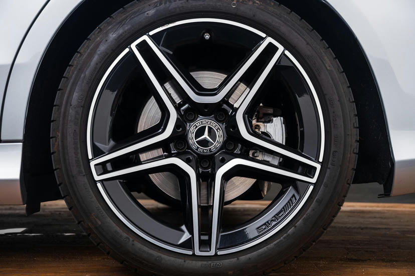 18 inch vijfspaaks lichtmetalen AMG-velgen