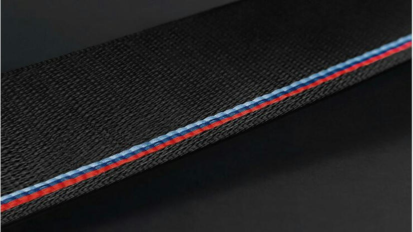 Veiligheidsgordels voorin voorzien van M striping