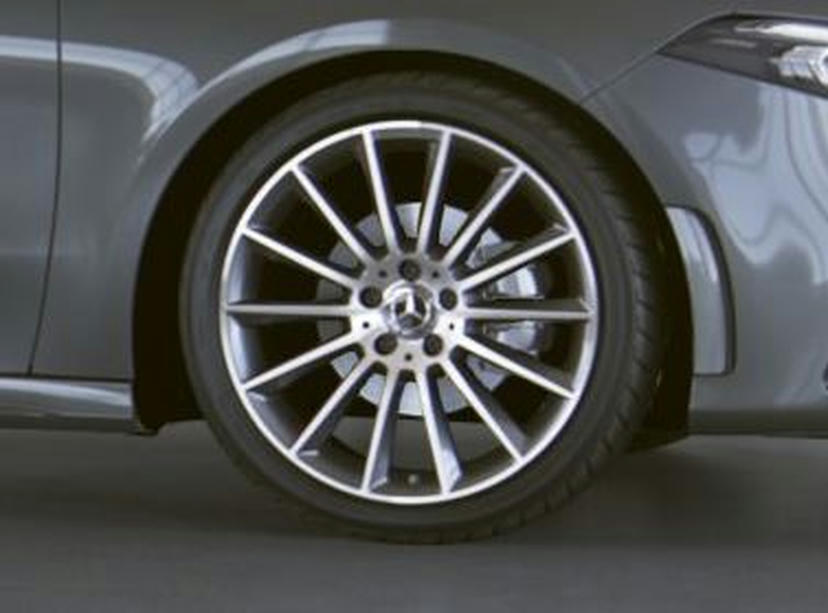 48,3 cm (19 inch) multispaaks lichtmetalen AMG-velgen