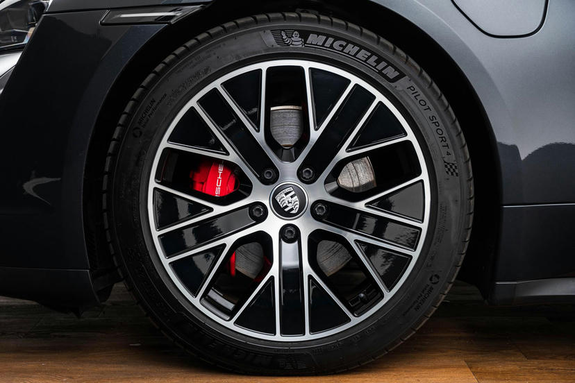 20-inch Taycan Turbo Aero wiel