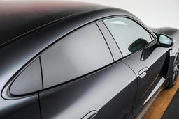 Sierlijsten rond zijruiten zwart hoogglans