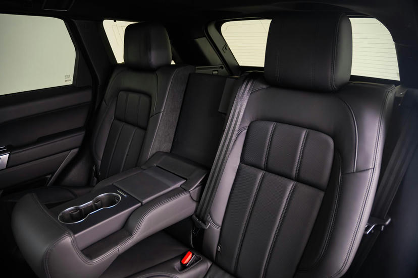 Asymmetrisch gedeeld (60:40) neerklapbare achterbank met doorlaadfunctie