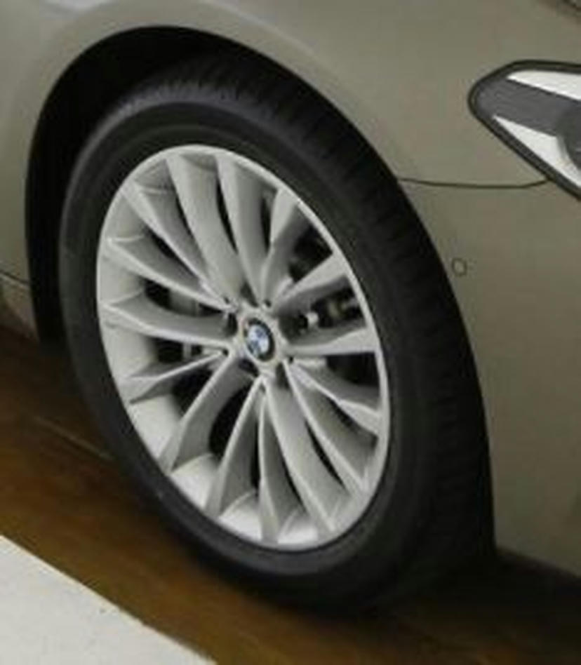 18 inch lichtmetalen wielen W-spaak (styling 632)* in Reflex Silver.