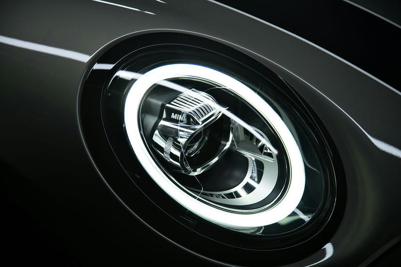 Adaptive Matrix LED koplampen en LED achterlichten met Union Jack design