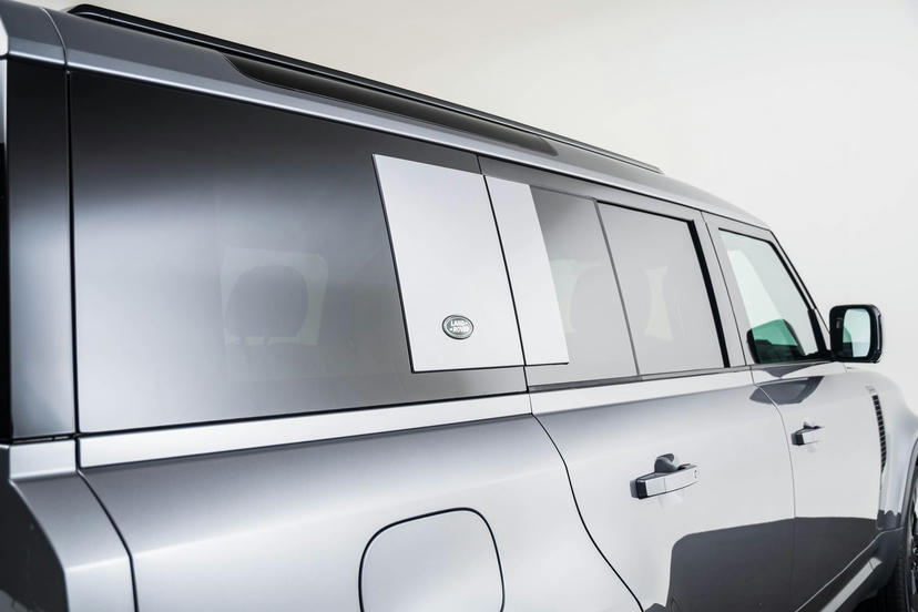 Privacy glas achter B-stijlen