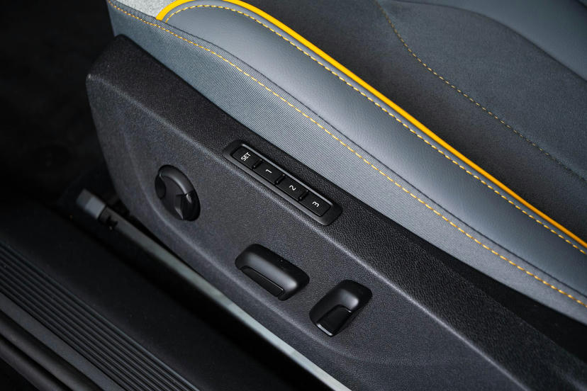 Elektrisch verstelbare bestuurdersstoel met geheugenfunctie incl. elektrisch verstelbare lendensteun