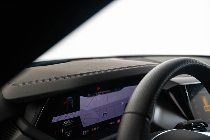 Interieurelementen boven en onder in leder/dinamica